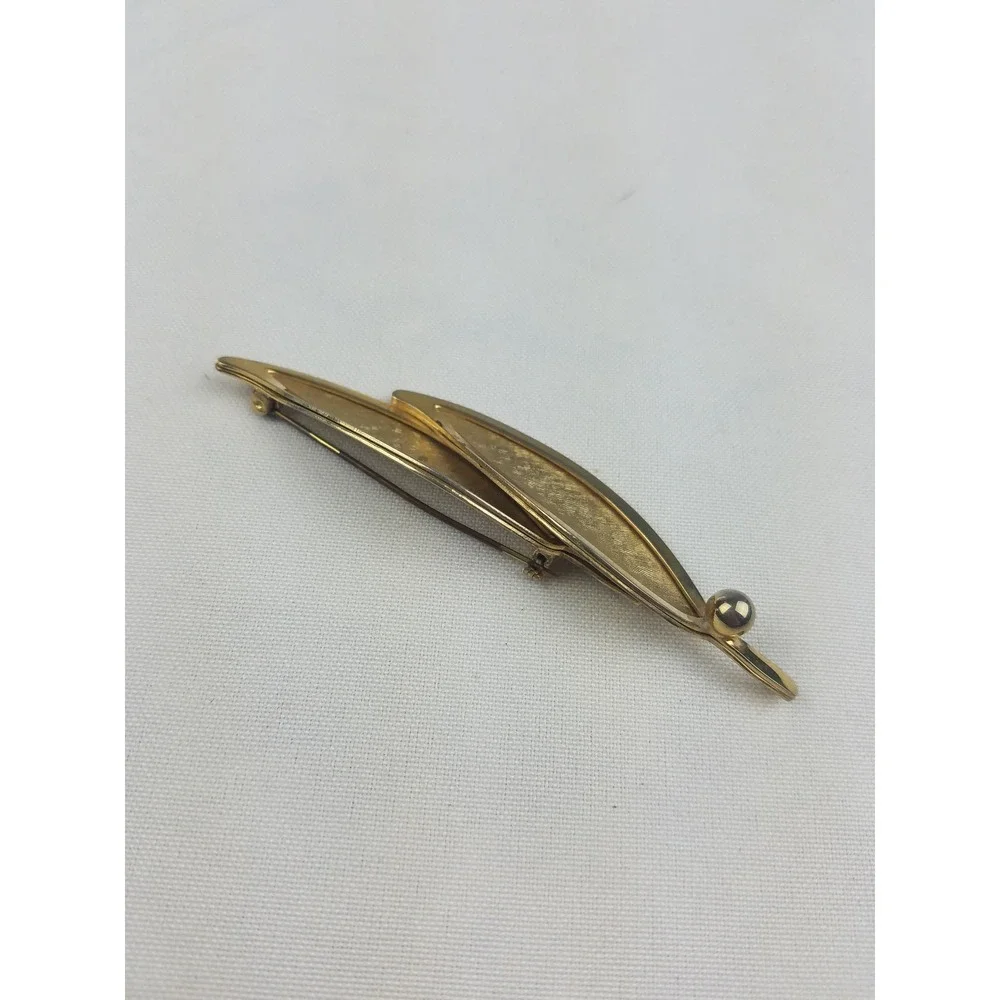 Vtg Leaf Brooch Pin Women OS Gold Tone Textured Foliage Jewelry fall old money
